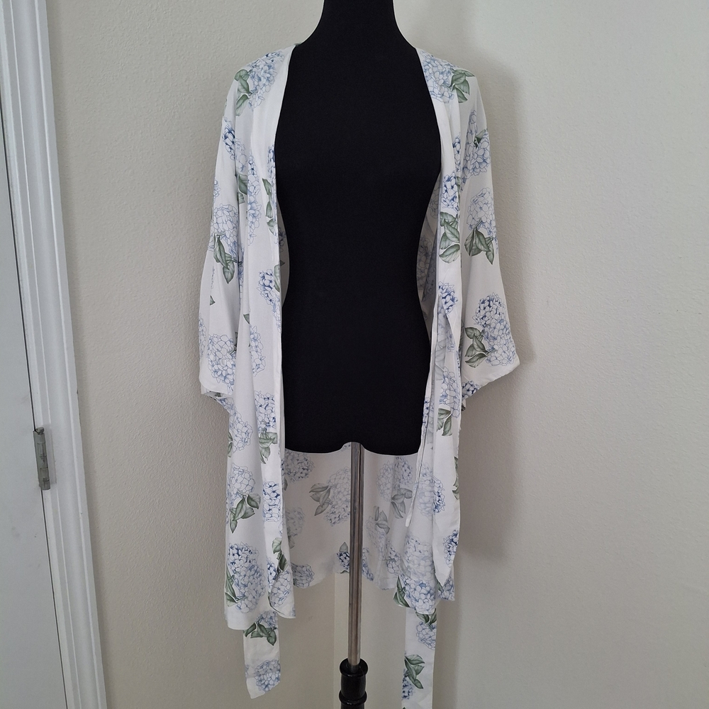 Floral Print Women's Robe - White and Blue - Picture 3 of 6